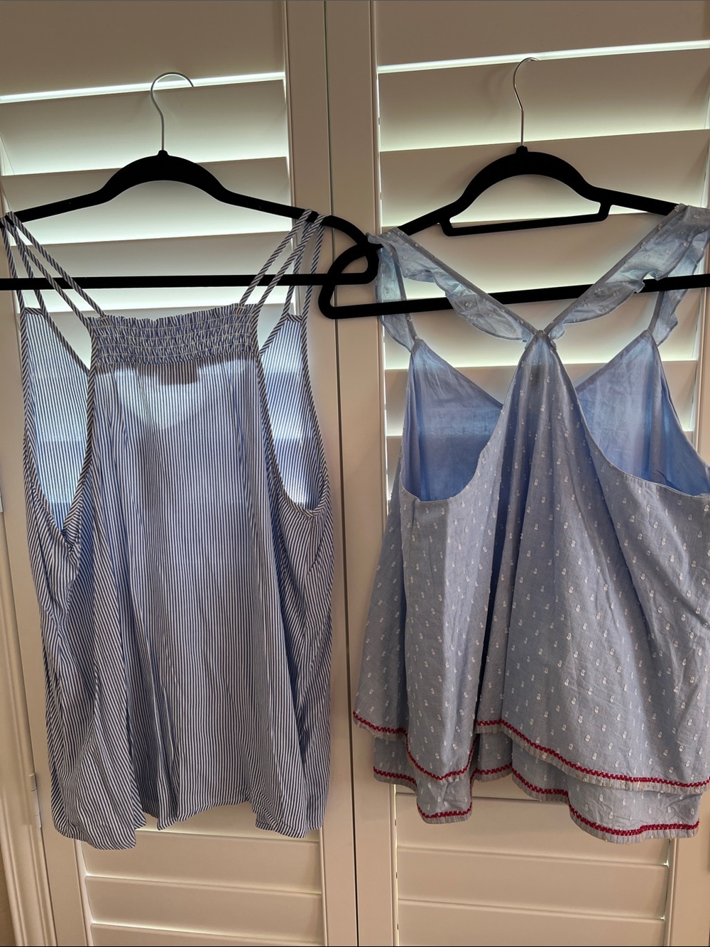Bundle of 2 Tops - Picture 2 of 4